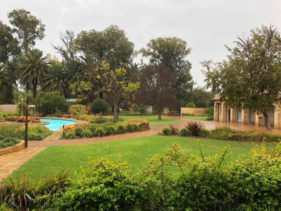 6 Bedroom Property for Sale in Remhoogte AH North West